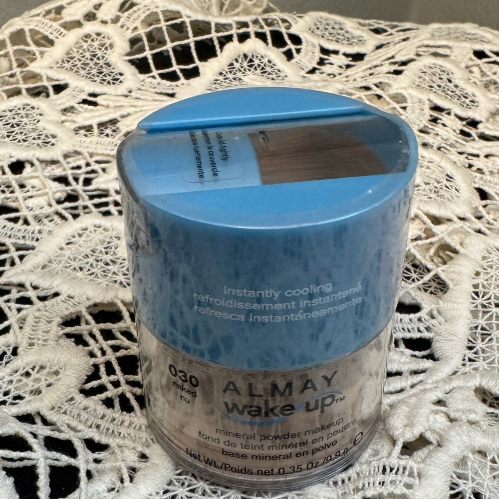Almay Wake Up Mineral Powder in Blue and White